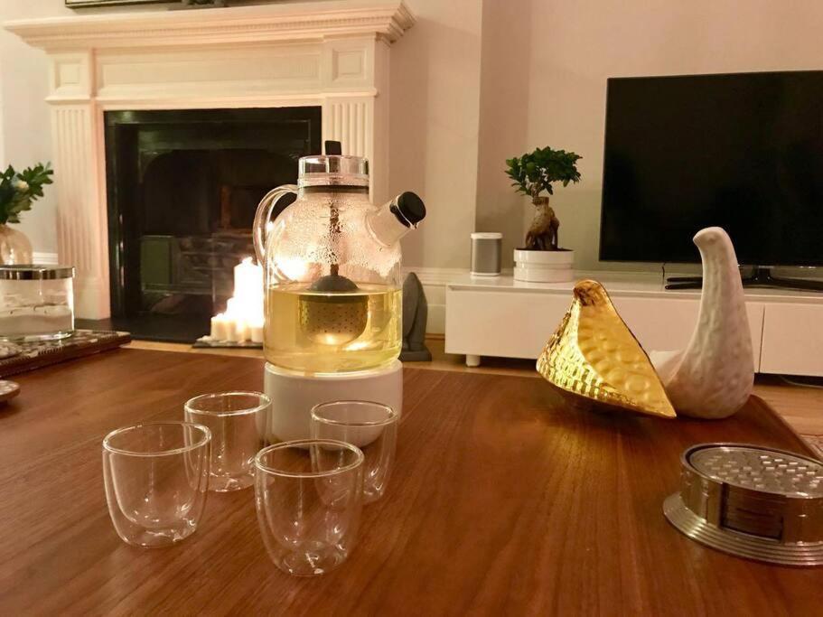 Stunning 2 Bed/2Bath Flat In Heart Of Kensington Leilighet London Eksteriør bilde