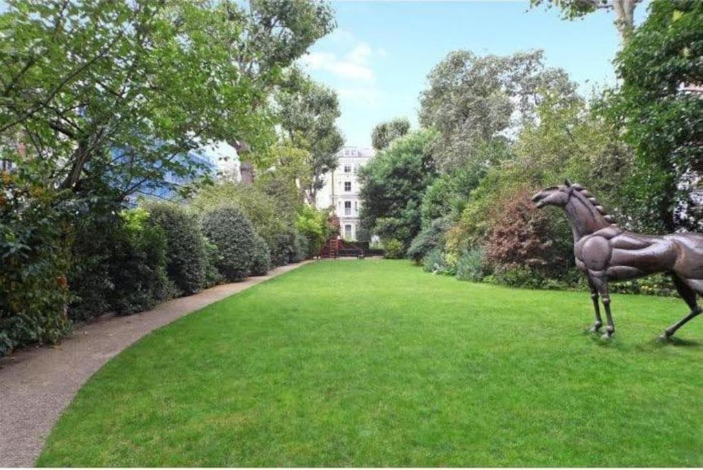 Stunning 2 Bed/2Bath Flat In Heart Of Kensington Leilighet London Eksteriør bilde