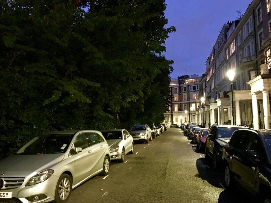 Stunning 2 Bed/2Bath Flat In Heart Of Kensington Leilighet London Eksteriør bilde