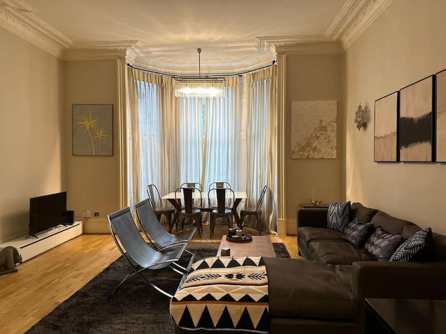 Stunning 2 Bed/2Bath Flat In Heart Of Kensington Leilighet London Eksteriør bilde
