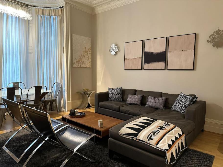 Stunning 2 Bed/2Bath Flat In Heart Of Kensington Leilighet London Eksteriør bilde