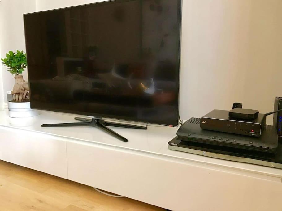 Stunning 2 Bed/2Bath Flat In Heart Of Kensington Leilighet London Eksteriør bilde